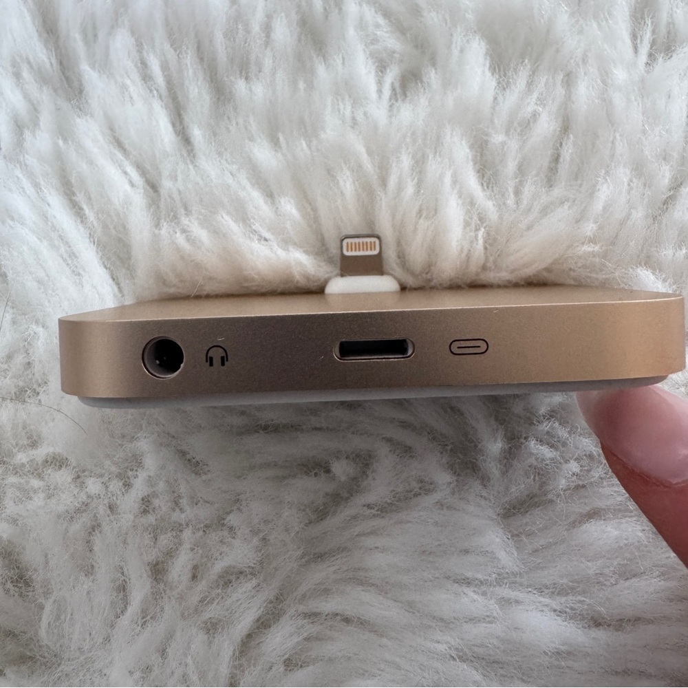 Apple iPhone Rose Gold Lightning Charging Dock - Picture 4 of 4